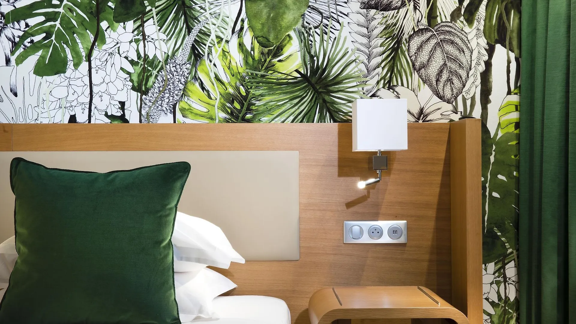 פריז Hotel Le Six