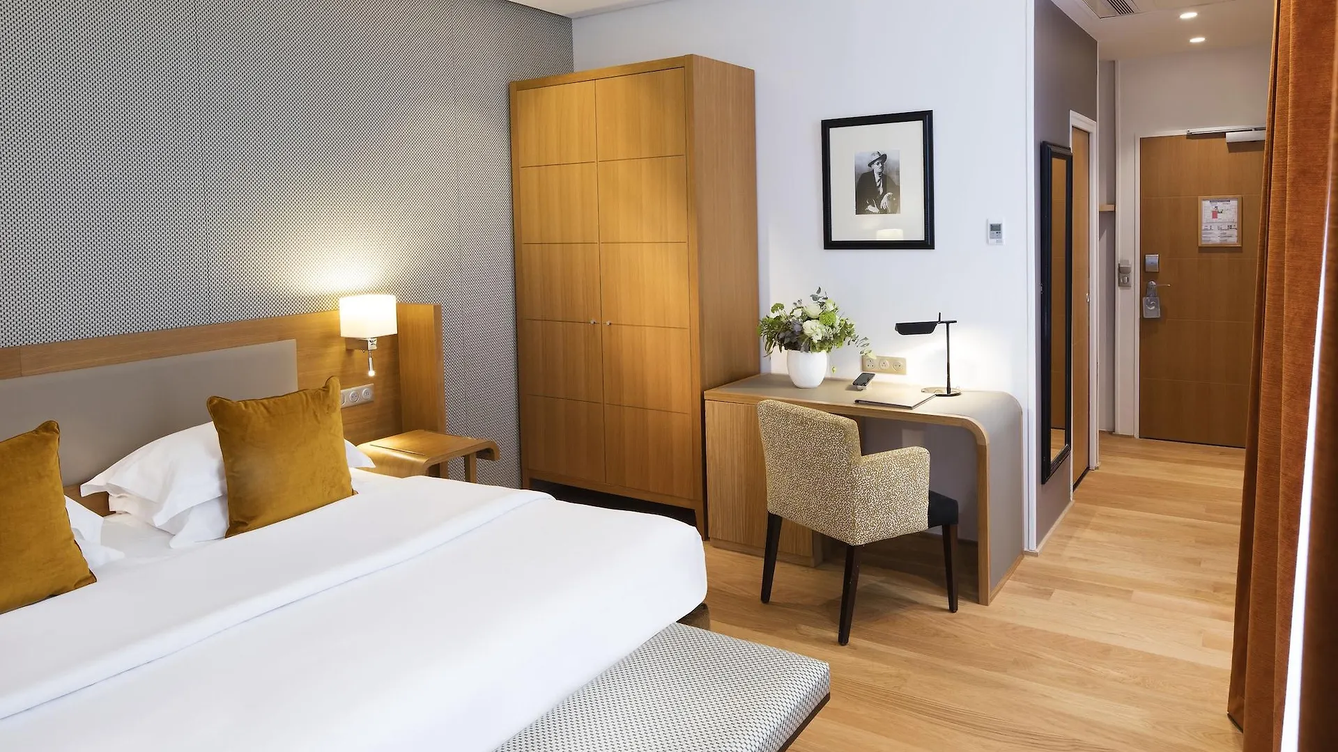 פריז Hotel Le Six
