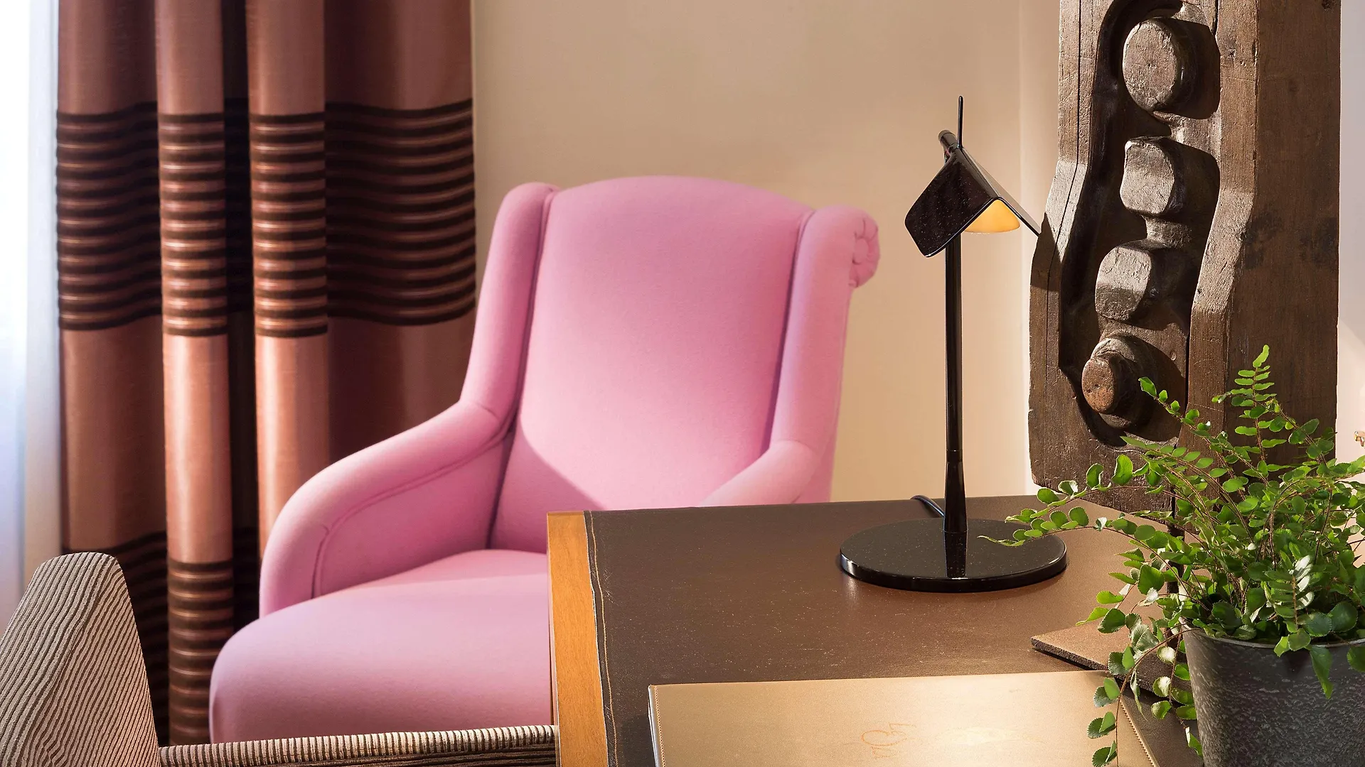 פריז Hotel Le Six