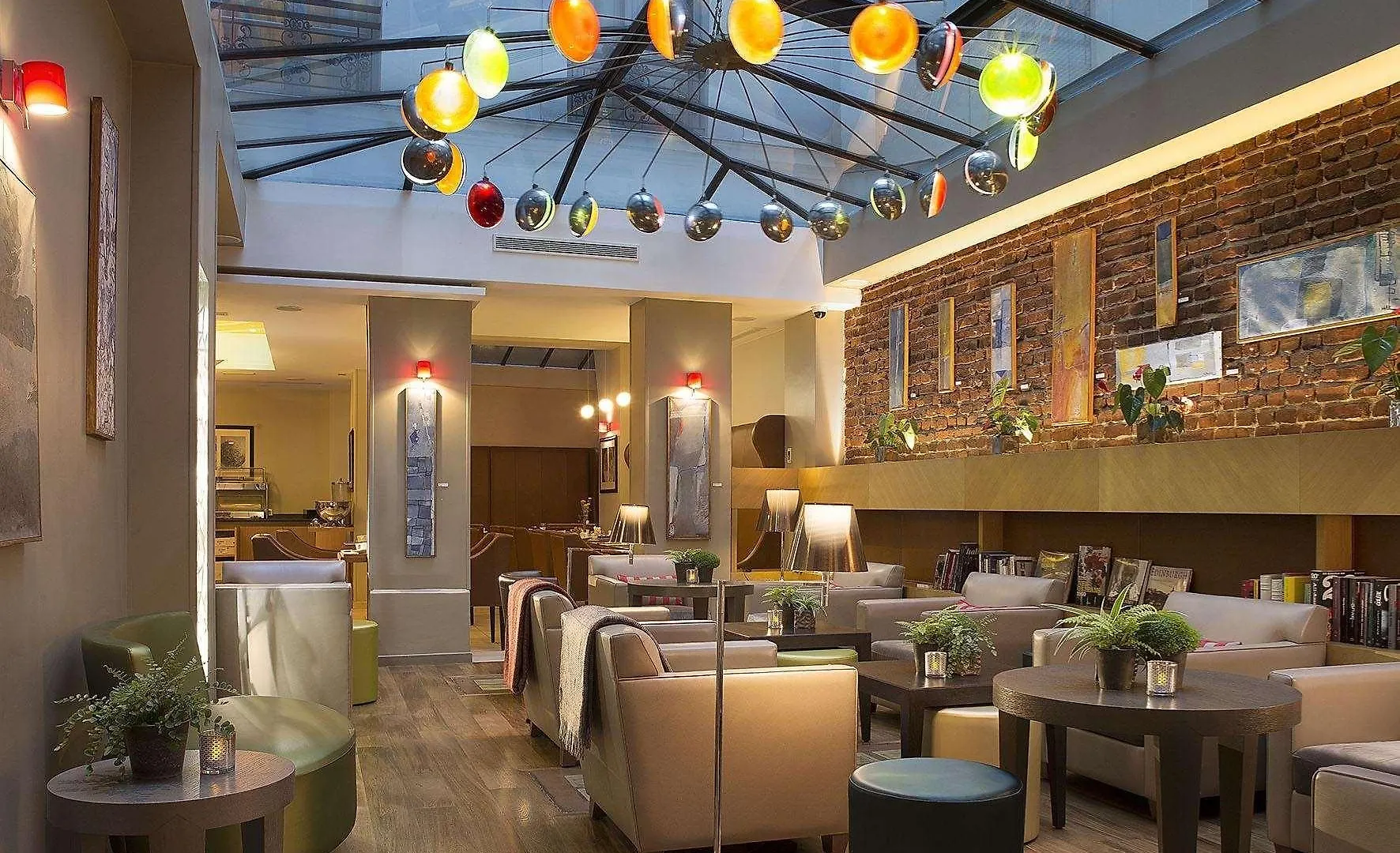 ****  Hotel Le Six Paris França