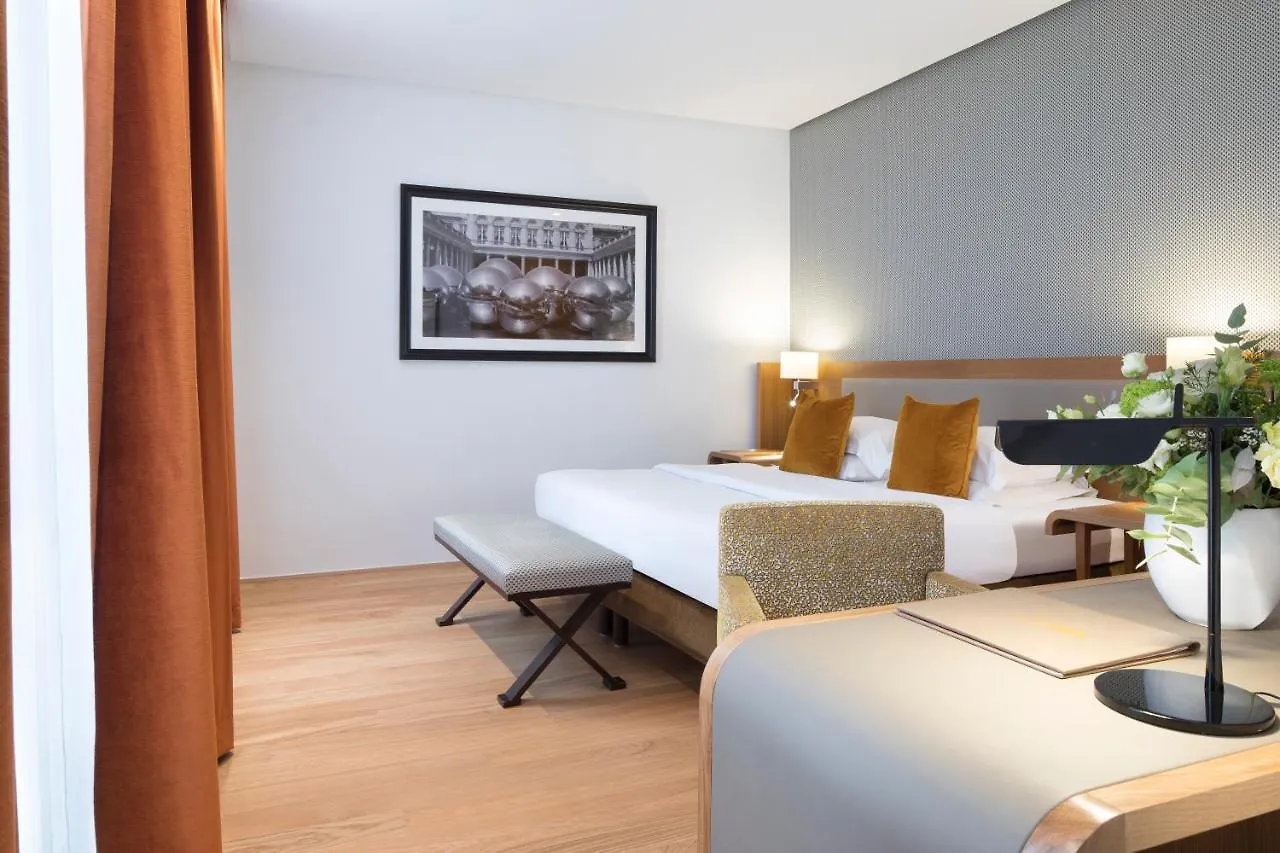פריז Hotel Le Six 4*,  צרפת