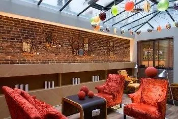 פריז Hotel Le Six