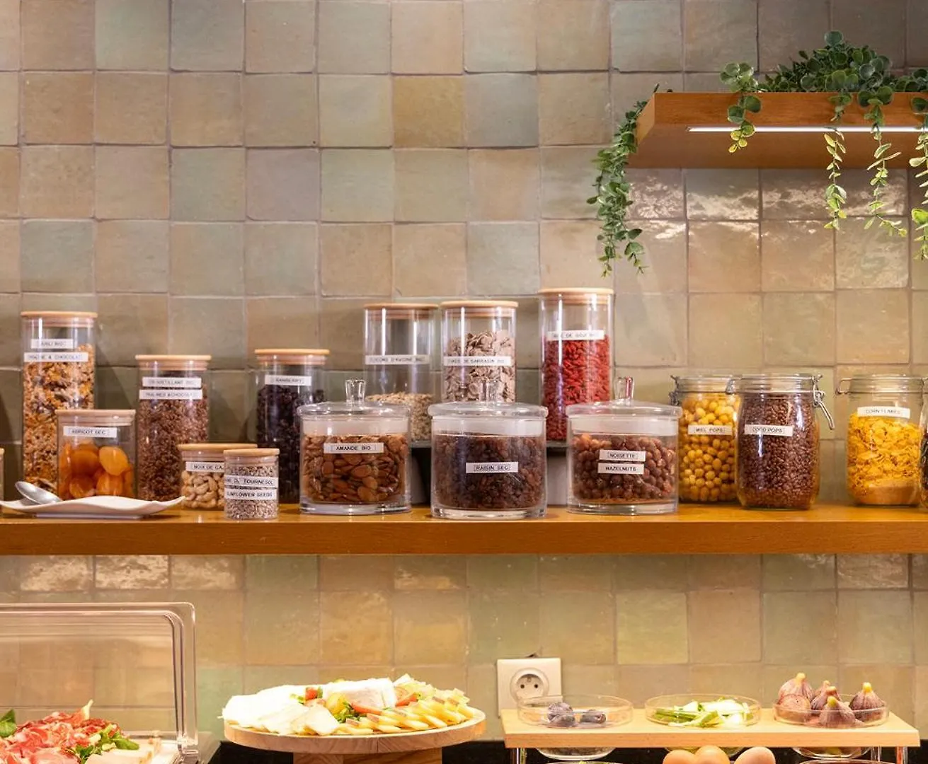 פריז Hotel Le Six