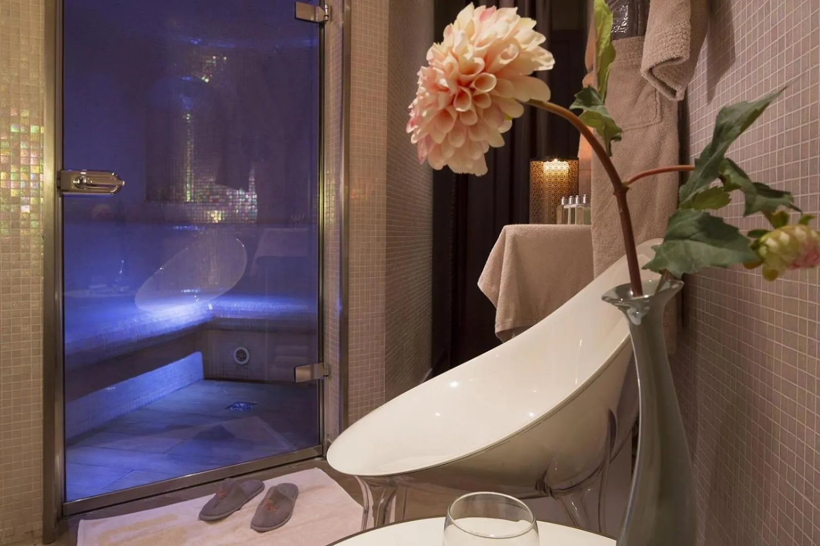 Hotel Le Six Paris