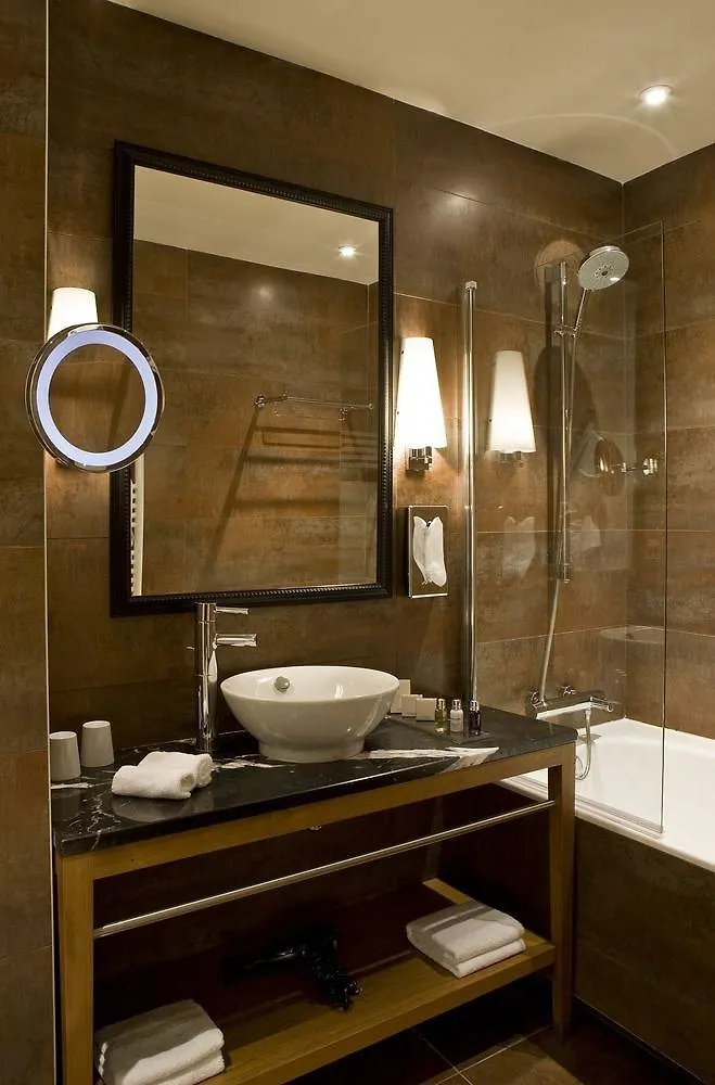 פריז Hotel Le Six