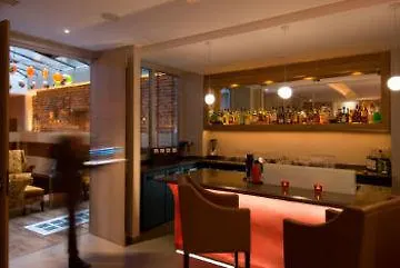 פריז Hotel Le Six