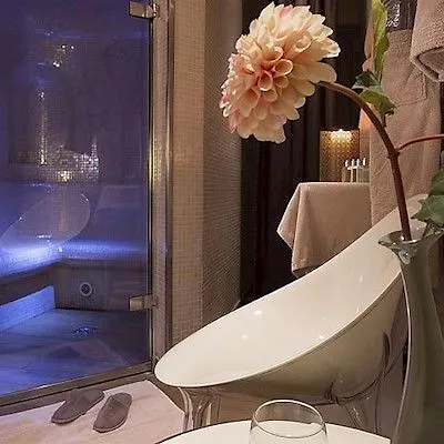 ****  Hotel Le Six Paris França