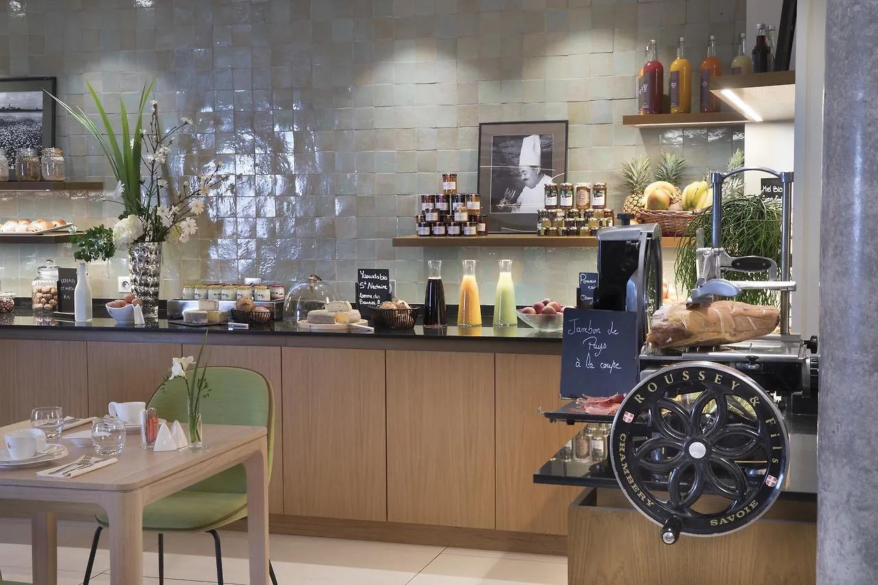 פריז Hotel Le Six
