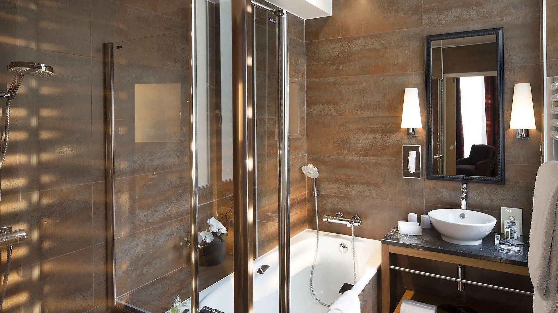 פריז Hotel Le Six