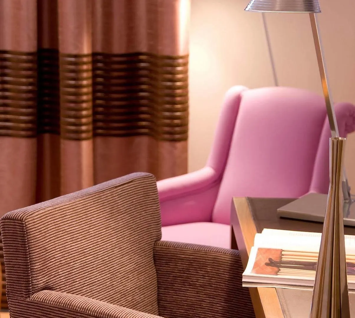 פריז Hotel Le Six