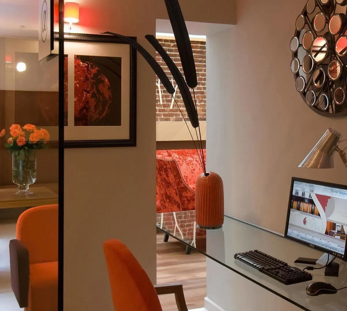 Hotel Le Six Parigi 4*,